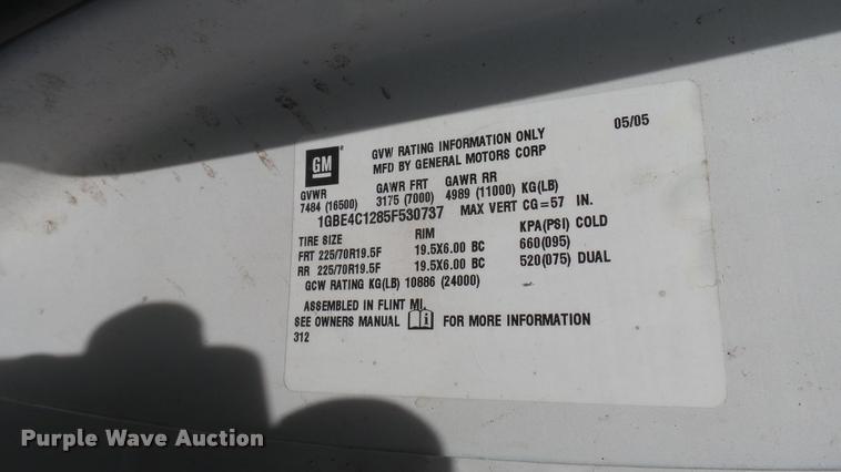 image for item L2471 2005 Chevrolet C4500 dump truck