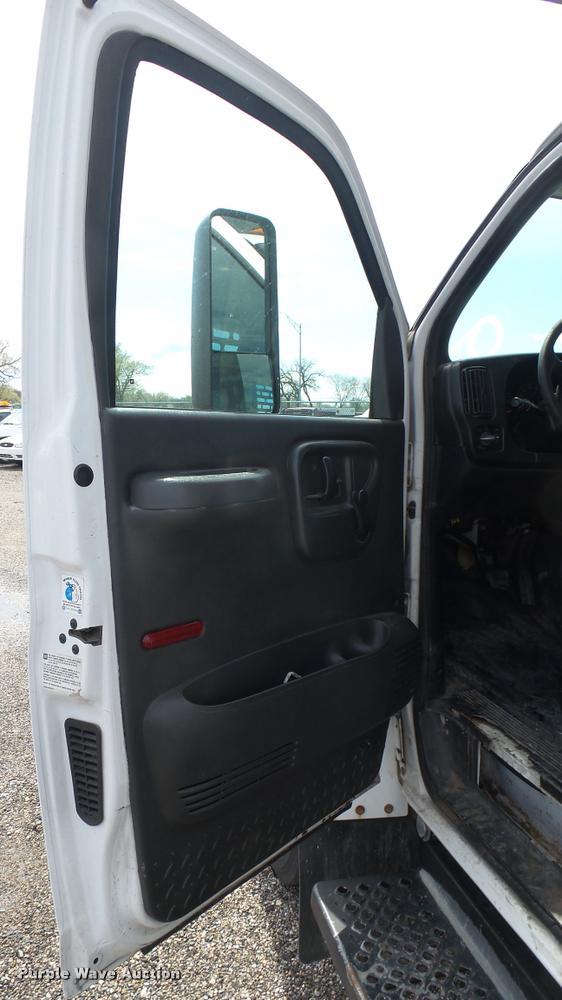 image for item L2471 2005 Chevrolet C4500 dump truck