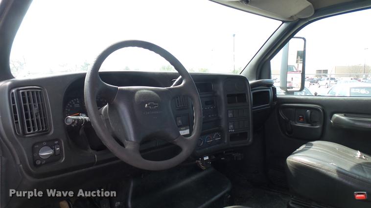 image for item L2471 2005 Chevrolet C4500 dump truck