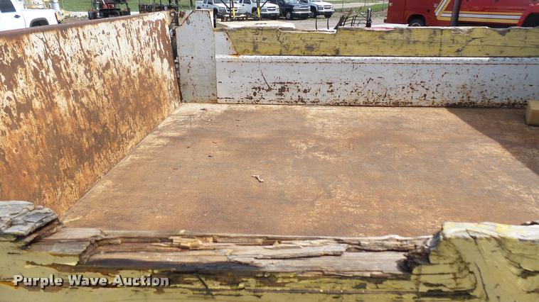 image for item L2471 2005 Chevrolet C4500 dump truck