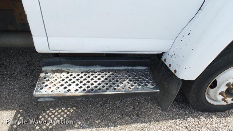 image for item L2471 2005 Chevrolet C4500 dump truck