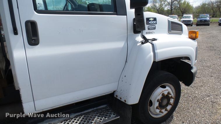 image for item L2471 2005 Chevrolet C4500 dump truck