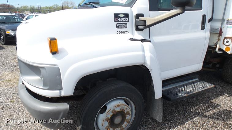 image for item L2471 2005 Chevrolet C4500 dump truck