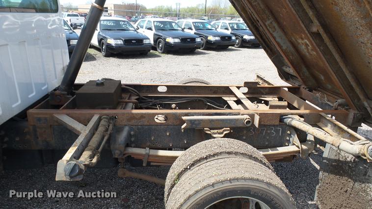 image for item L2471 2005 Chevrolet C4500 dump truck