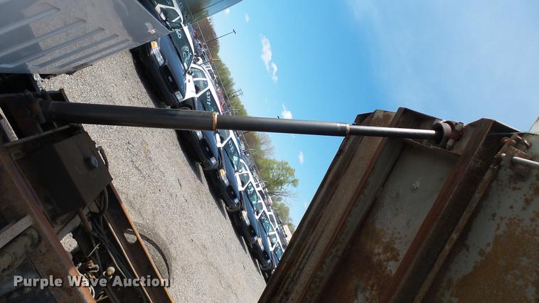 image for item L2471 2005 Chevrolet C4500 dump truck