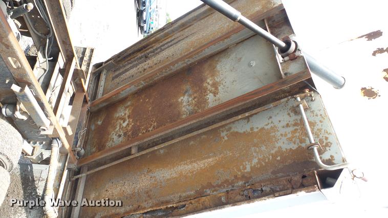 image for item L2471 2005 Chevrolet C4500 dump truck