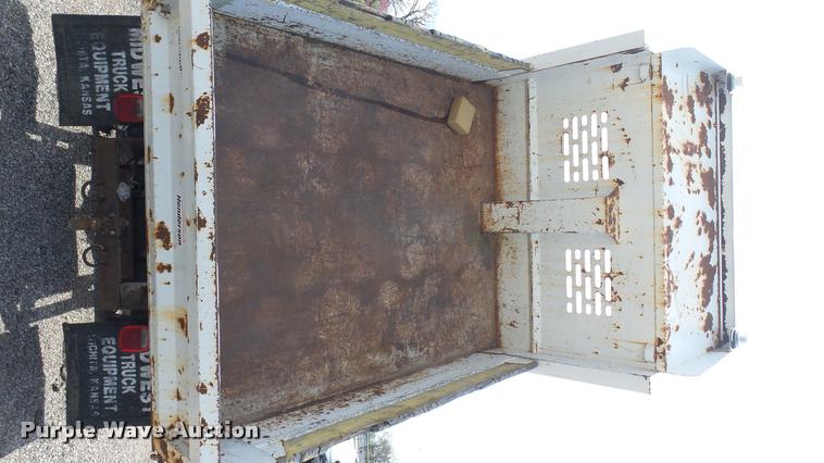 image for item L2471 2005 Chevrolet C4500 dump truck