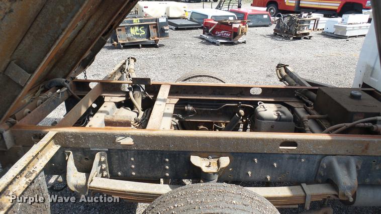 image for item L2471 2005 Chevrolet C4500 dump truck