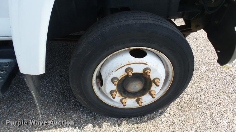 image for item L2471 2005 Chevrolet C4500 dump truck