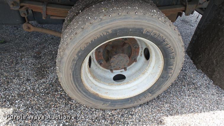 image for item L2471 2005 Chevrolet C4500 dump truck