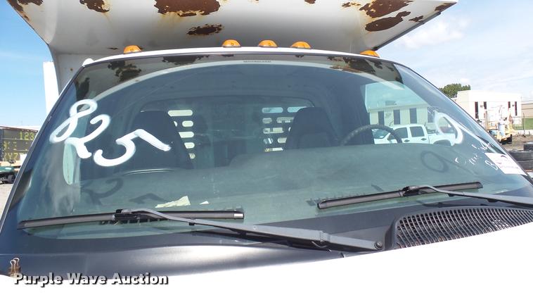 image for item L2471 2005 Chevrolet C4500 dump truck