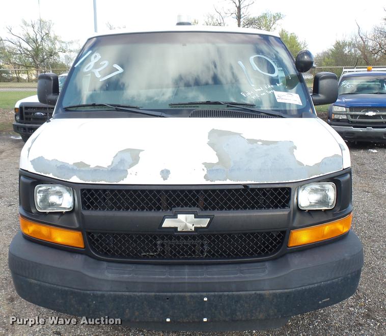 image for item L2472 2008 Chevrolet Express 2500 Cargo van