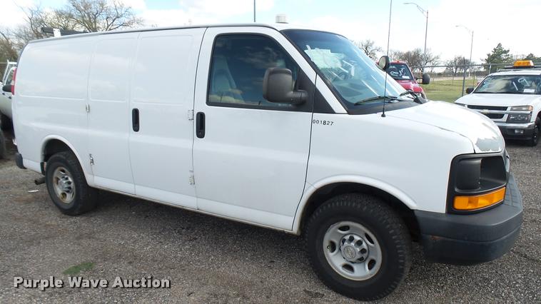 image for item L2472 2008 Chevrolet Express 2500 Cargo van