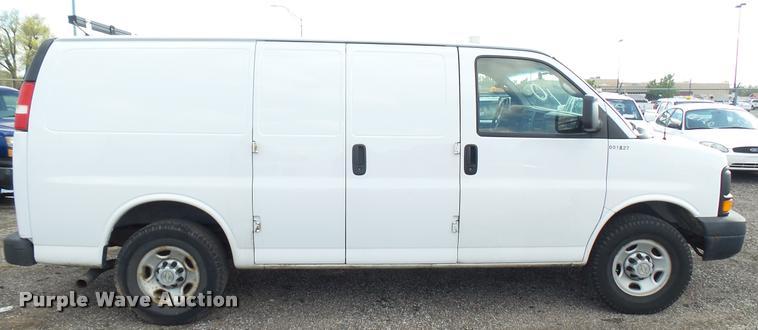 image for item L2472 2008 Chevrolet Express 2500 Cargo van