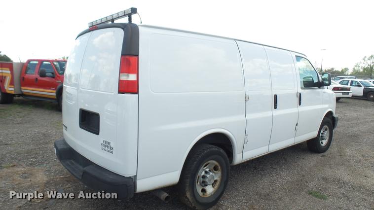 image for item L2472 2008 Chevrolet Express 2500 Cargo van