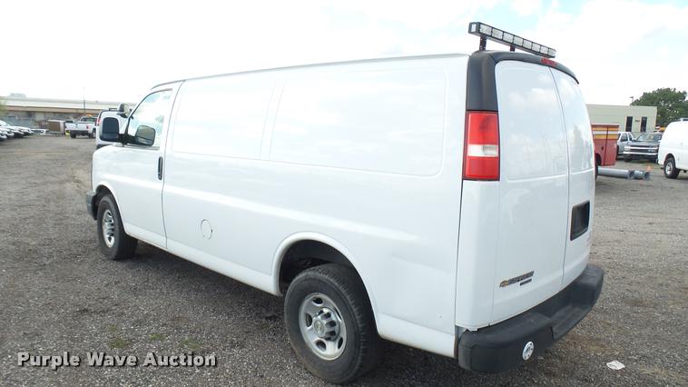 image for item L2472 2008 Chevrolet Express 2500 Cargo van