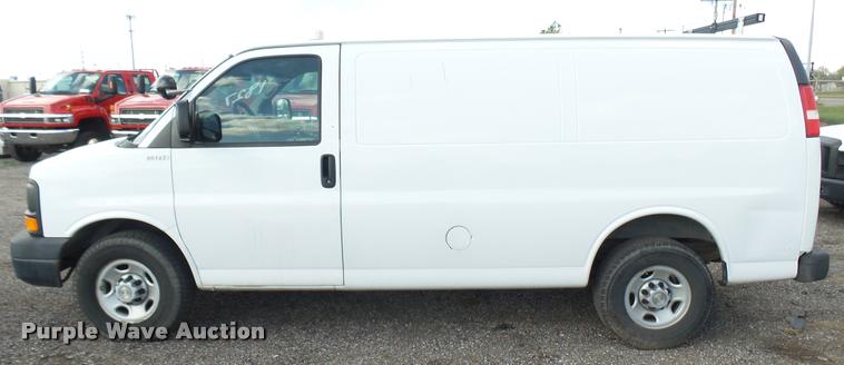 image for item L2472 2008 Chevrolet Express 2500 Cargo van