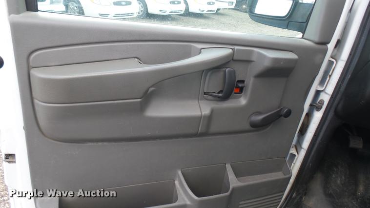 image for item L2472 2008 Chevrolet Express 2500 Cargo van