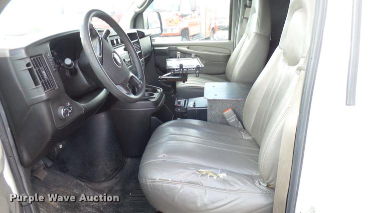 image for item L2472 2008 Chevrolet Express 2500 Cargo van