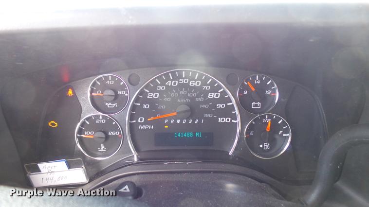 image for item L2472 2008 Chevrolet Express 2500 Cargo van