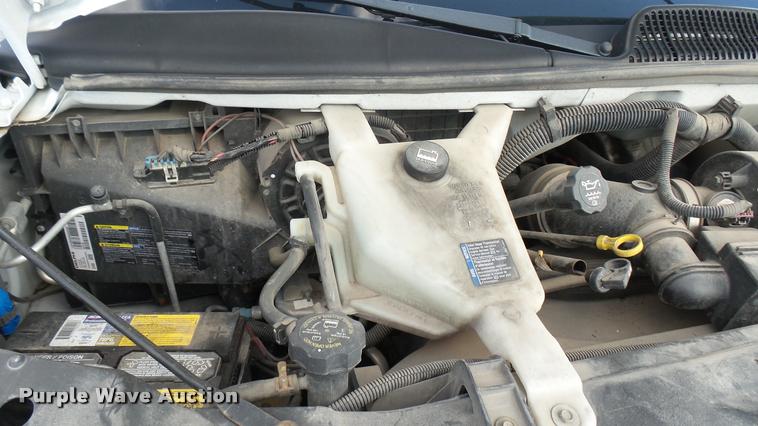 image for item L2472 2008 Chevrolet Express 2500 Cargo van