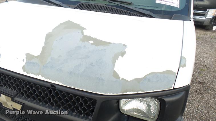 image for item L2472 2008 Chevrolet Express 2500 Cargo van