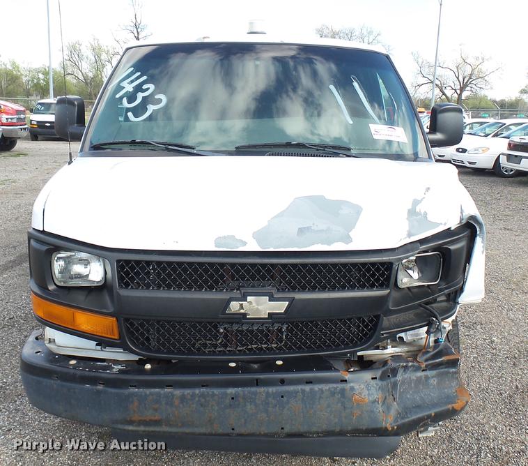 image for item L2473 2007 Chevrolet Express 2500 Cargo van