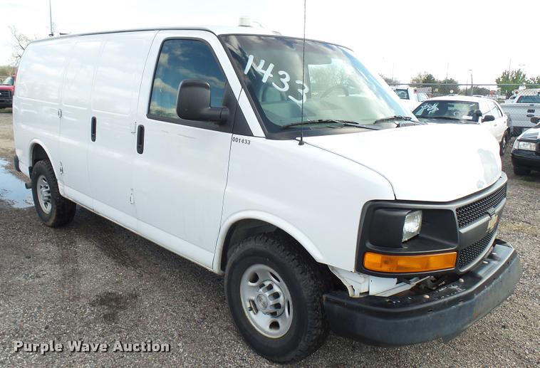 image for item L2473 2007 Chevrolet Express 2500 Cargo van