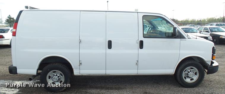 image for item L2473 2007 Chevrolet Express 2500 Cargo van