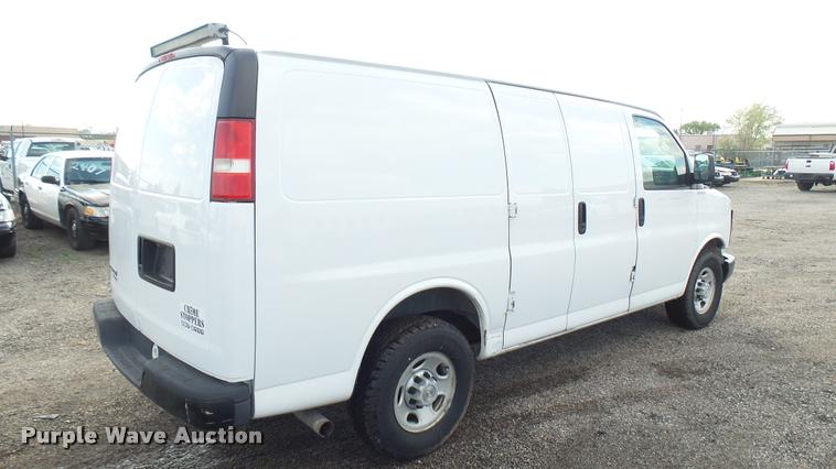 image for item L2473 2007 Chevrolet Express 2500 Cargo van