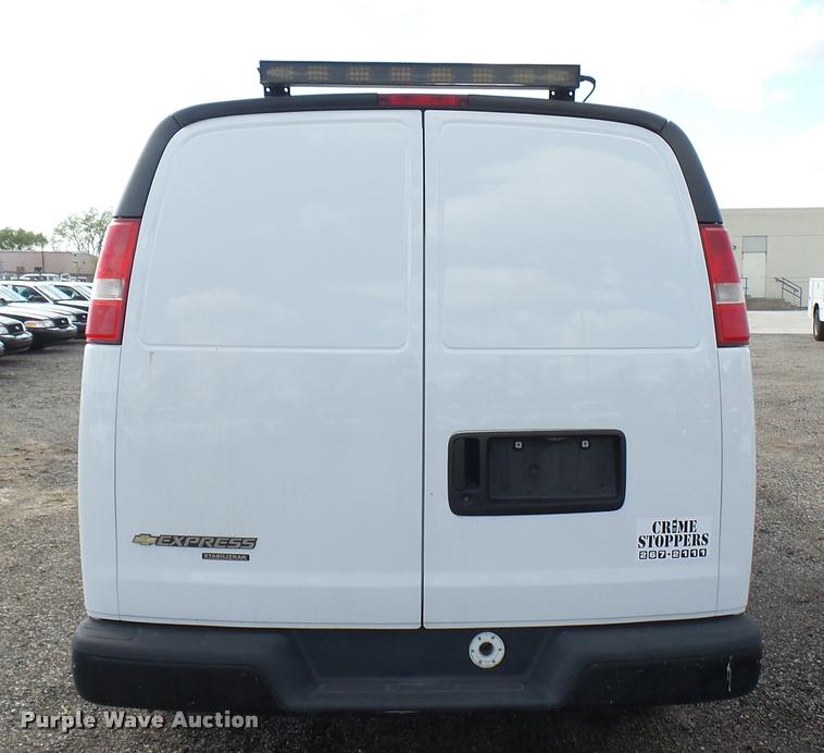 image for item L2473 2007 Chevrolet Express 2500 Cargo van