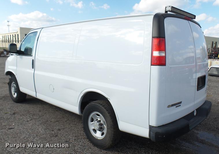 image for item L2473 2007 Chevrolet Express 2500 Cargo van