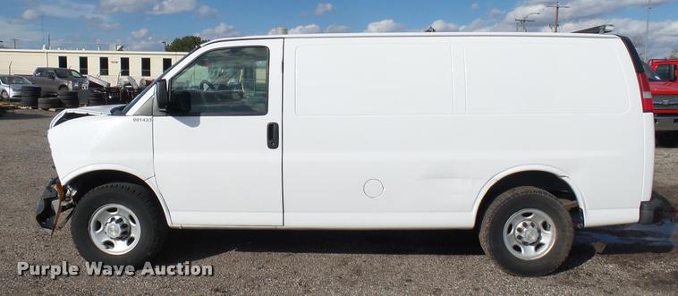 image for item L2473 2007 Chevrolet Express 2500 Cargo van