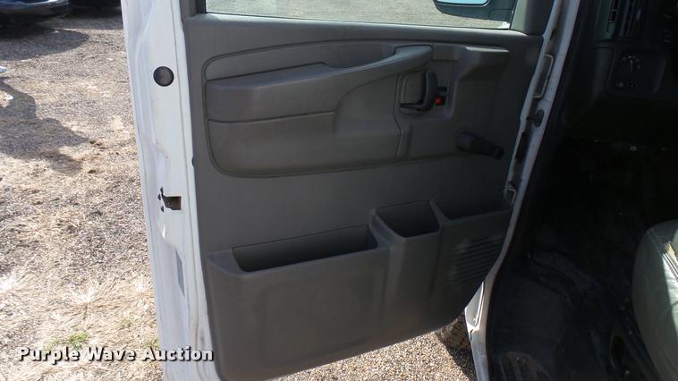 image for item L2473 2007 Chevrolet Express 2500 Cargo van