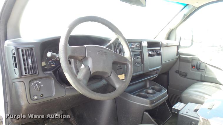 image for item L2473 2007 Chevrolet Express 2500 Cargo van