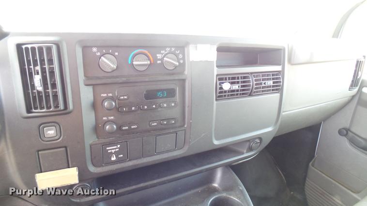 image for item L2473 2007 Chevrolet Express 2500 Cargo van
