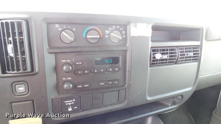 image for item L2473 2007 Chevrolet Express 2500 Cargo van