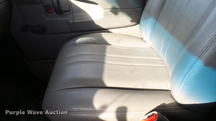 image for item L2473 2007 Chevrolet Express 2500 Cargo van