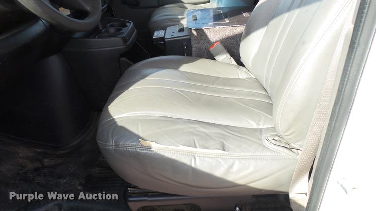 image for item L2473 2007 Chevrolet Express 2500 Cargo van