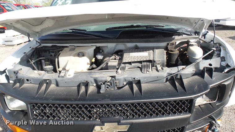 image for item L2473 2007 Chevrolet Express 2500 Cargo van