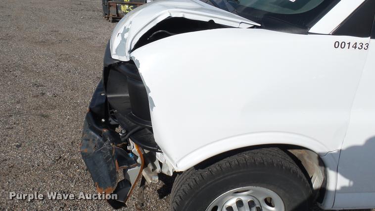 image for item L2473 2007 Chevrolet Express 2500 Cargo van