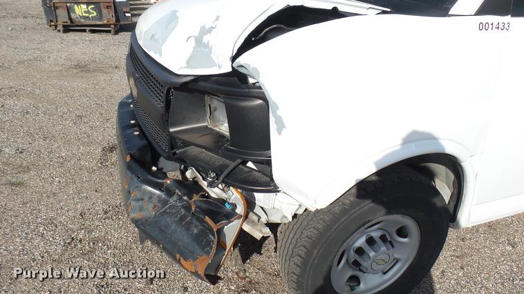 image for item L2473 2007 Chevrolet Express 2500 Cargo van