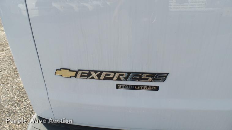image for item L2473 2007 Chevrolet Express 2500 Cargo van