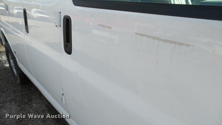 image for item L2473 2007 Chevrolet Express 2500 Cargo van