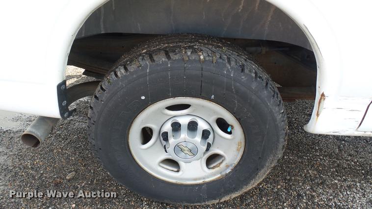 image for item L2473 2007 Chevrolet Express 2500 Cargo van