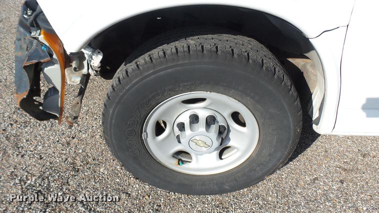 image for item L2473 2007 Chevrolet Express 2500 Cargo van