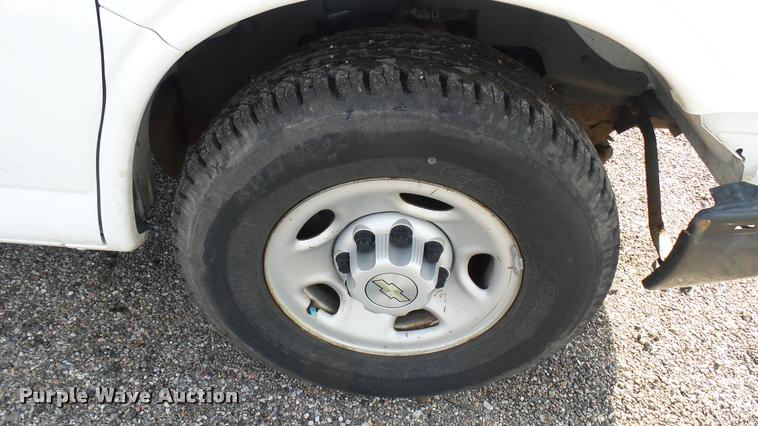image for item L2473 2007 Chevrolet Express 2500 Cargo van