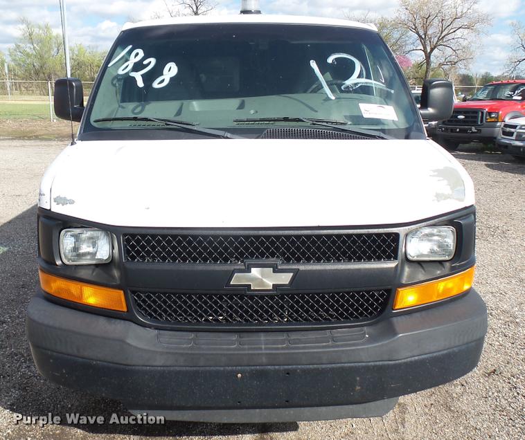 image for item L2474 2008 Chevrolet Express 2500 Cargo van