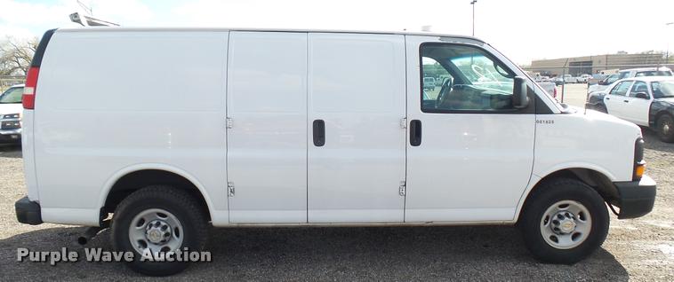 image for item L2474 2008 Chevrolet Express 2500 Cargo van