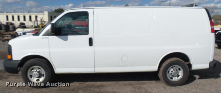 image for item L2474 2008 Chevrolet Express 2500 Cargo van